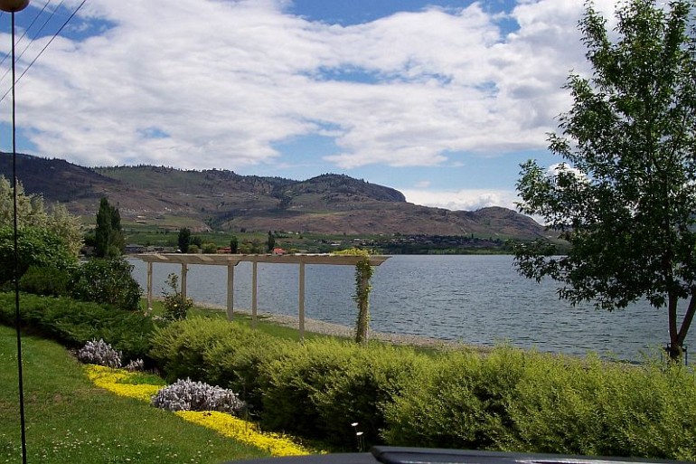 70_osoyoos walkway resized Local Attractions Gallery Image