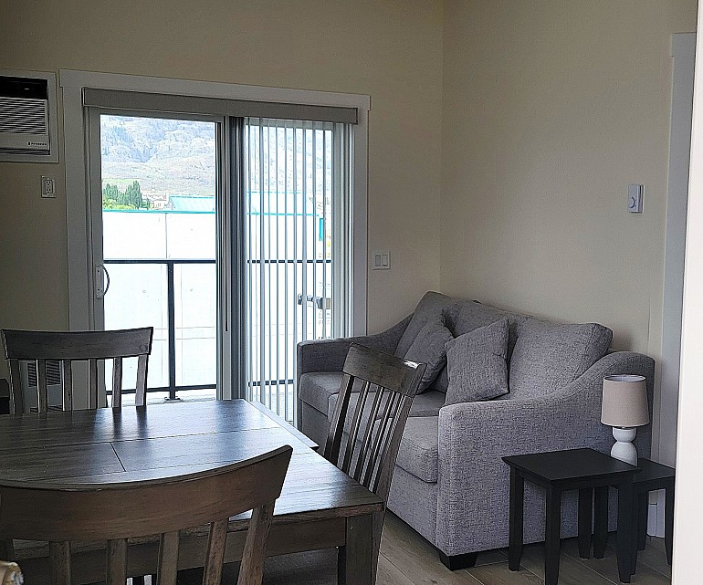 401 Living Deluxe One Bedroom Suite Product Gallery Image