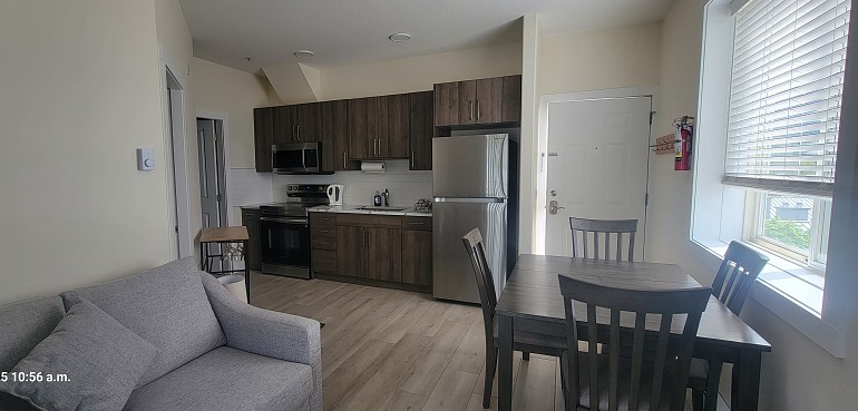401 Kitchen Deluxe One Bedroom Suite Product Gallery Image
