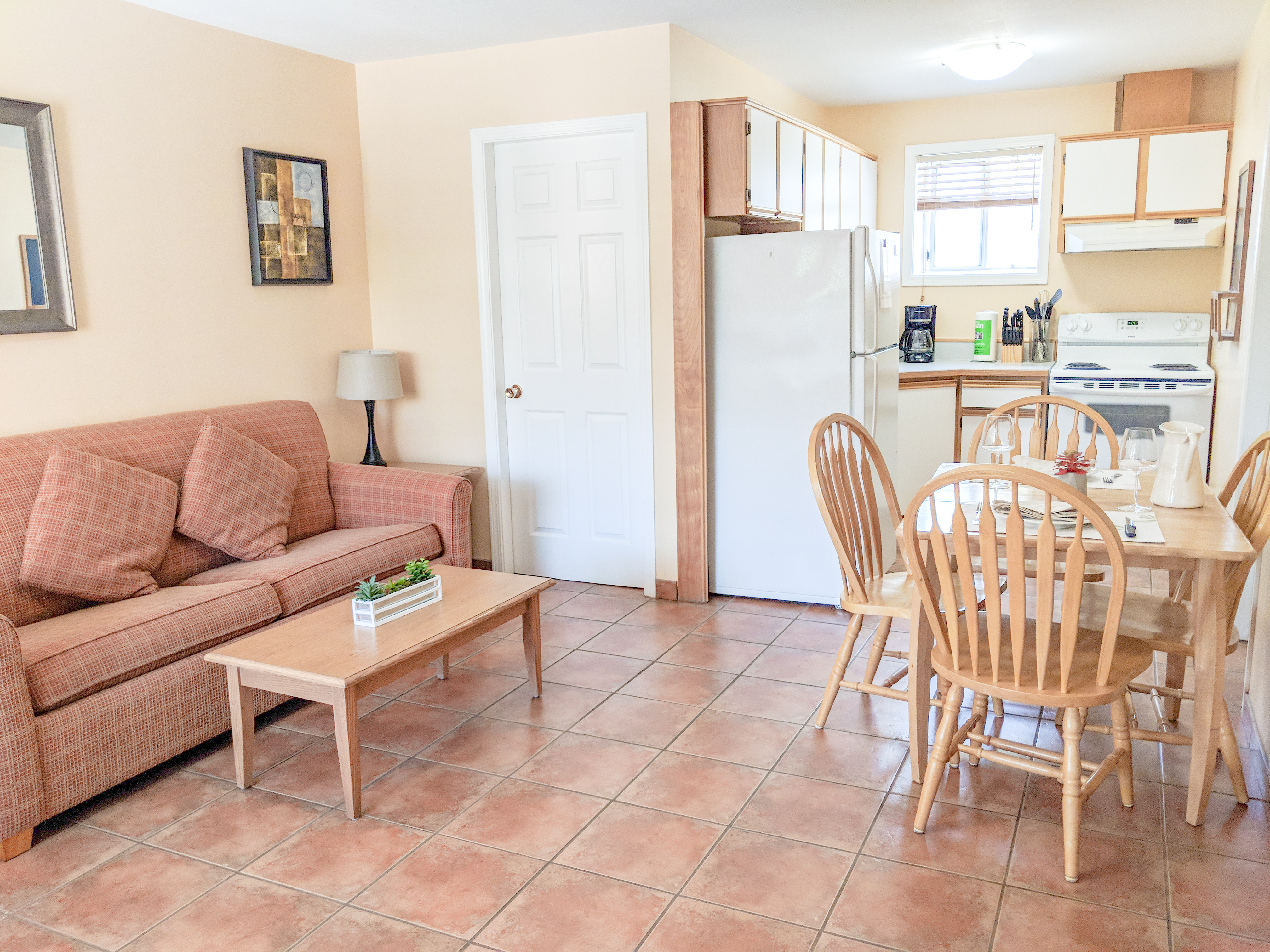 Living and dining area in the Junior 2 Bedroom suite